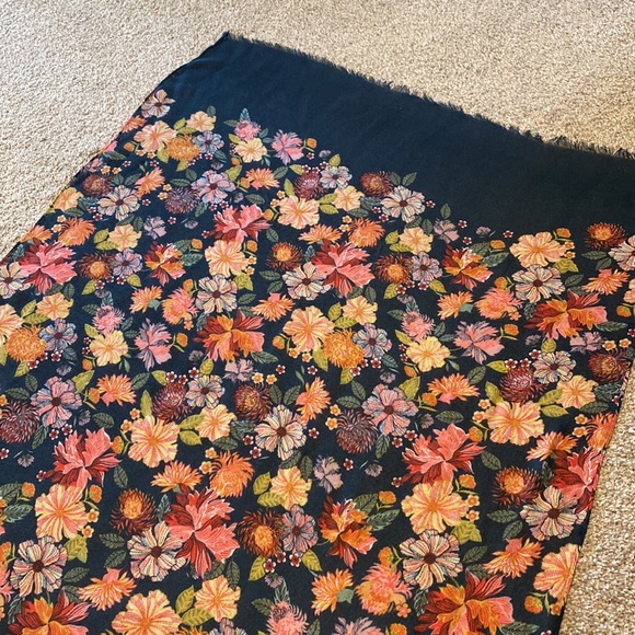 EUC Women’s Floral Scarf. No tag. Navy Blue with Pink and Yellow Flowers - Picture 5 of 5